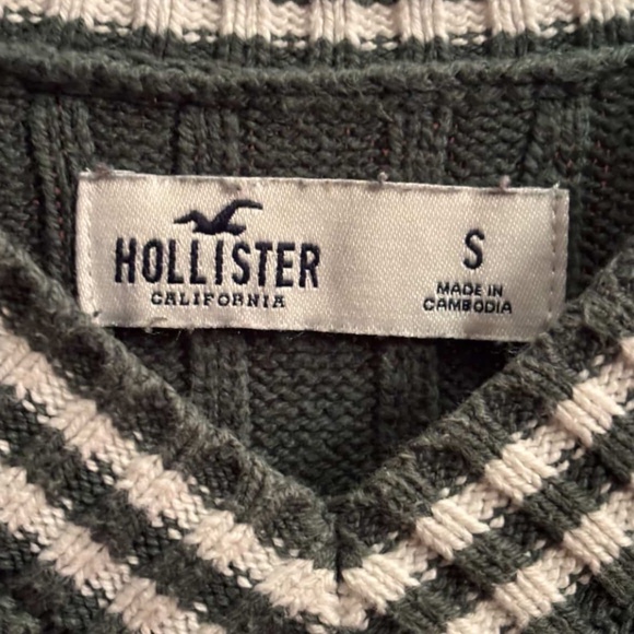"Hollister Cable-Knit V-Neck Sweater" - Picture 4 of 4